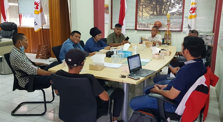  KONI Sumbar beserta jajaran saat rapat terkait program pembinaan atlet ranah minang yang mengukit prestasi di PON XX Papua.