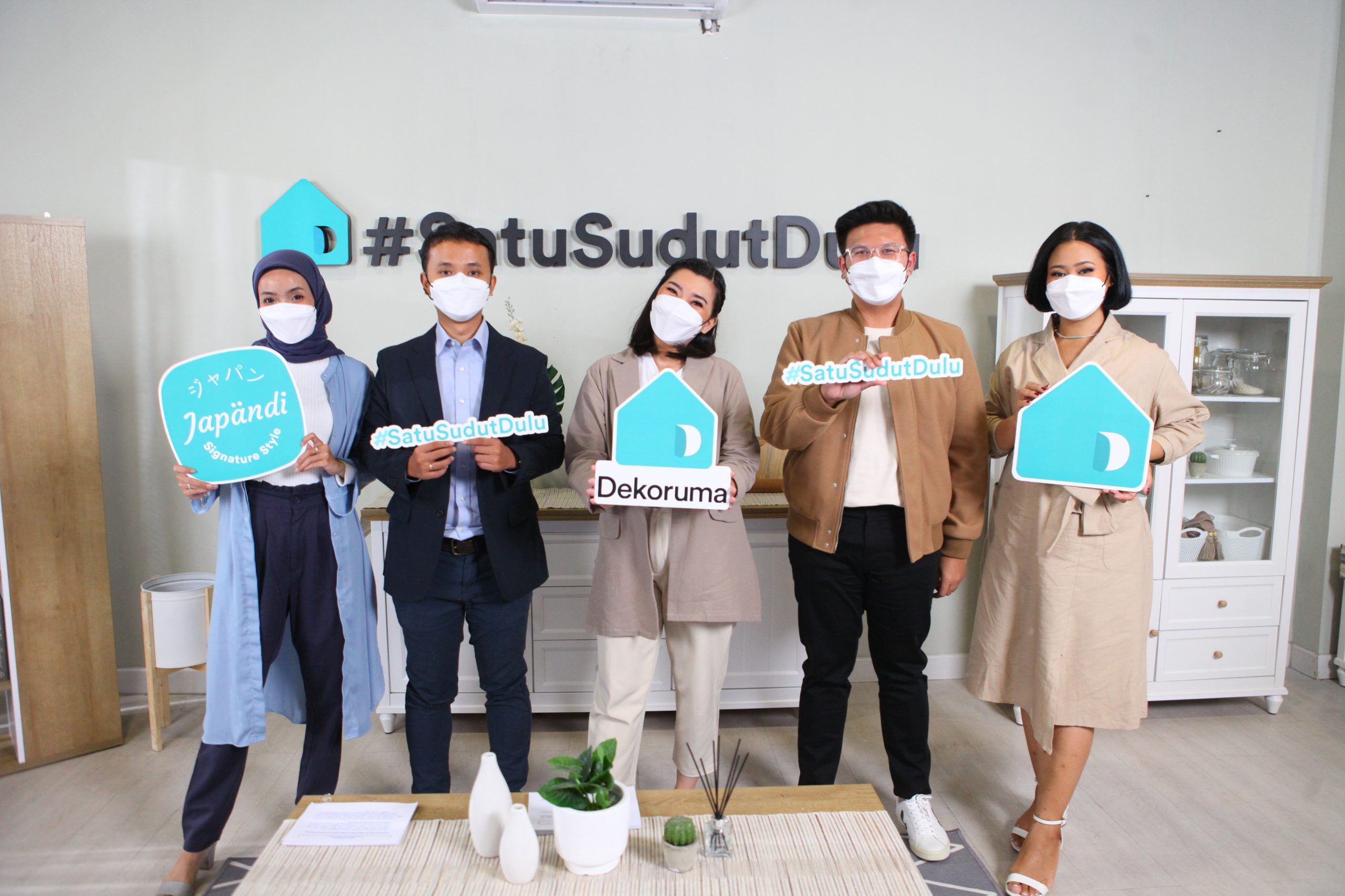 Dekoruma adalah platform home and living dengan tujuan utama adalah membantu memenuhi kebutuhan Furniture dan Dekorasi Rumah Keluarga Indonesia, secara nyaman dan menyenangkan.