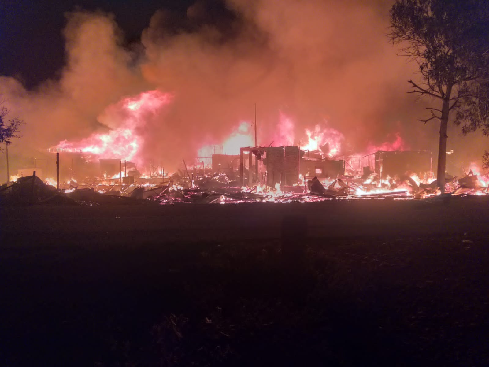 Puluhan rumah terbakar di Desa Tungel, Kecamatan Rikib Gaib, Kabupaten Gayo Lues, Aceh, Minggu (27/3/2022) sekitar pukul 22.30 WIB. (Dok. BPBA/Hal;pnusa)