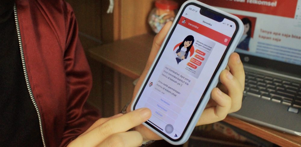 Veronika adalah layanan digital berbasis chatting untuk memberikan kemudahan bagi pelanggan, layanna secara virtual ini untuk menjawab berbagai permintaan informasi seputar produk dan layanan Telkomsel dari pelanggan kapan pun dan di mana pun.