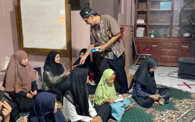 Komunitas Padang Max Owner (Pamer's) berbagi santunan kepada anak yatim panti asuhan Mentawai. (Foto: Dok. Istimewa)