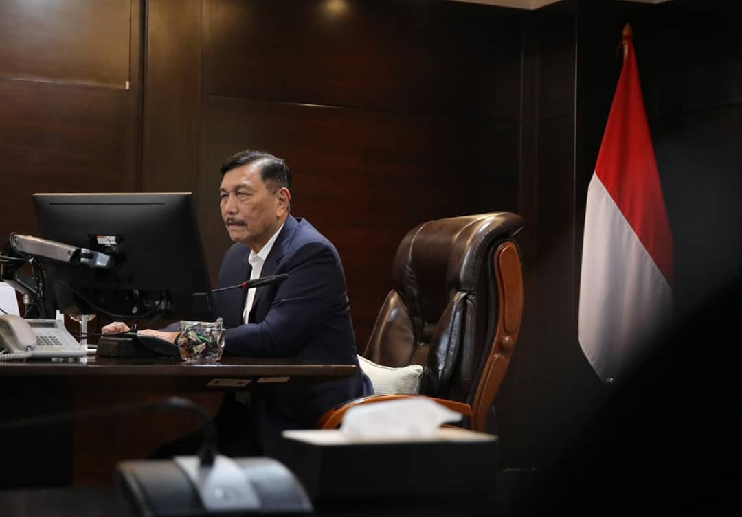 Menko Bidang Kemaritiman dan Investasi Luhut Binsar Pandjaitan saat bertemu dengan Menteri Investasi Arab Saudi Khalid Al Falih untuk membahas beberapa isu terkait investasi dan ekonomi kedua negara. Dokumenter Pribadi  Halonusa