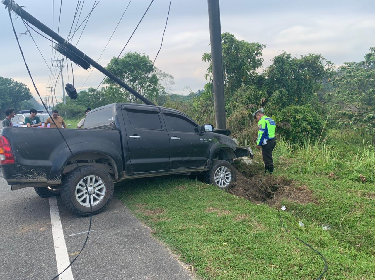  Kecelakaan lalu lintas di Desa Keude Panga Kecamatan, Panga Kabupaten Aceh Jaya, Aceh, Sabtu (9/4). (Foto: Dok. Polisi)