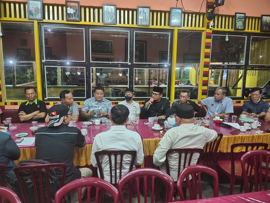 Penolakan persyaratan maju jadi Ketua KONI Sumbar oleh beberapa pengurus daerah. (Foto: Dok. Istimewa)