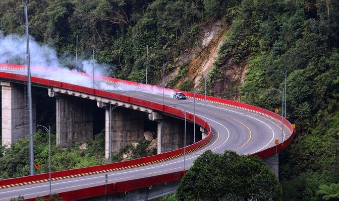 Akbar Rais Ngedrift di Kelok Sembilan. (Foto: IG @akbarrais)