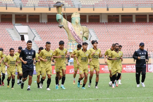 Latihan tim Semen Padang FC jelang menghadapi PSPS Riau dalam laga awal kompetisi Liga 2 musim 2022. (Foto: Dok. Istimewa/Media Officer SPFC)