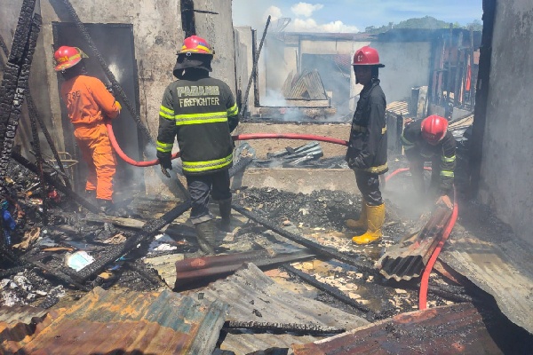 Kebakaran rumah di Padang pada Minggu (7/8/2022) siang. (Foto: Dinas Damkar Padang)