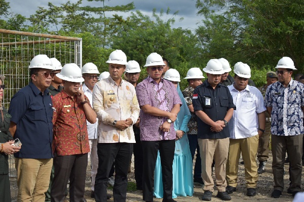 Peninjauan blok gas Sijunjung dari PT PGN, Anggota DPR RI, Andre Rosiade dan Bupati Sijunjung, Benny Dwifa Yuswir. (Foto: Dok. Istimewa/Tim AR)