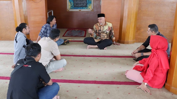 Pertemuan pengurus dan panitia pelaksana Musda IJTI Sumbar 2022 dengan Gubernur, Mahyeldi. (Foto: Dok. Istimewa)