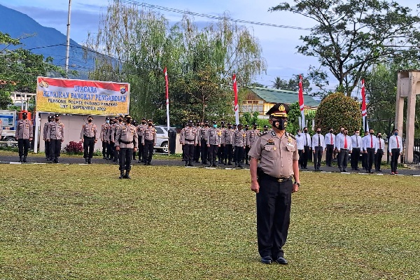 Kenaikan pangkat Kasubbag Dal Ops Polres Padang Panjang, Asrul dari AKP menjadi Kompol. (Foto: Istimewa/Dok. Humas Polres Padang Panjang)