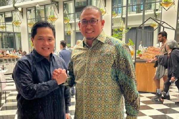 Dari kiri ke kanan: Menteri BUMN, Erick Thohir dan Anggota Komisi VI DPR RI, Andre Rosiade. (Foto: Istimewa/Dok. Tim AR)