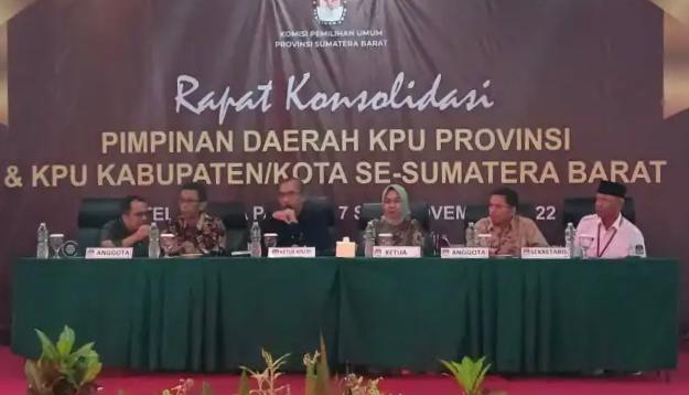 KPU Sumbar dan kabupaten kota gelar rapat konsilidasi bersama KPU RI. (Foto: Humas KPU Sumbar)