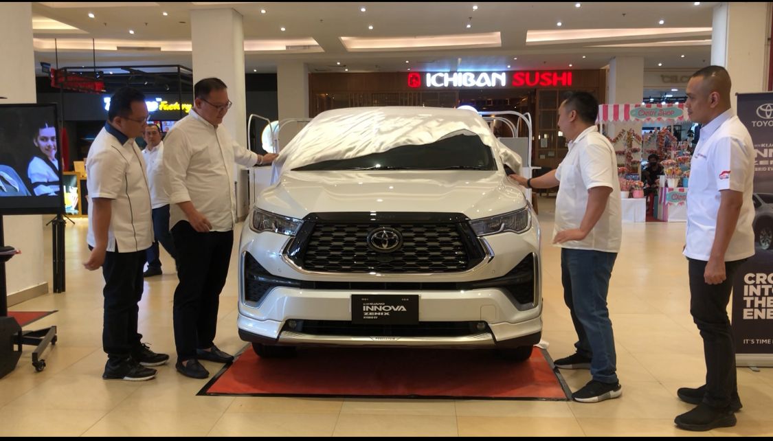 Launcing Toyota Kijang Innova Zenix di Kota Padang (Foto: Halbert Caniago/Halonusa)