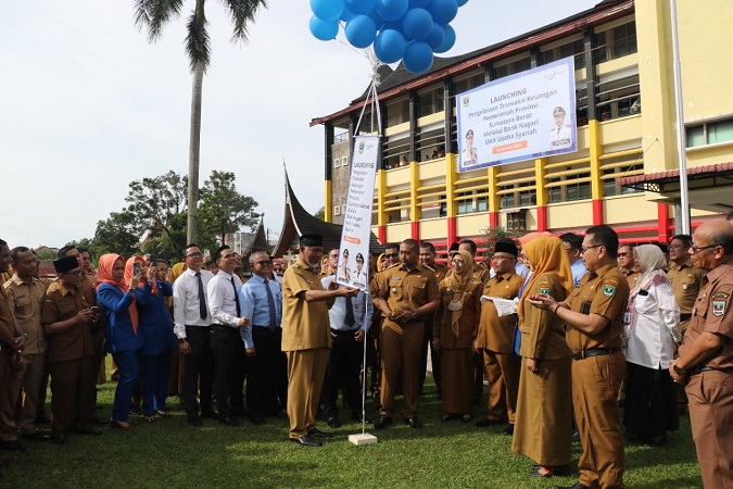 Launching pengelolaan transaksi keuangan Pemerintah Provinsi Sumbar melalui Bank Nagari Syariah. (Foto; Kominfo Sumbar)