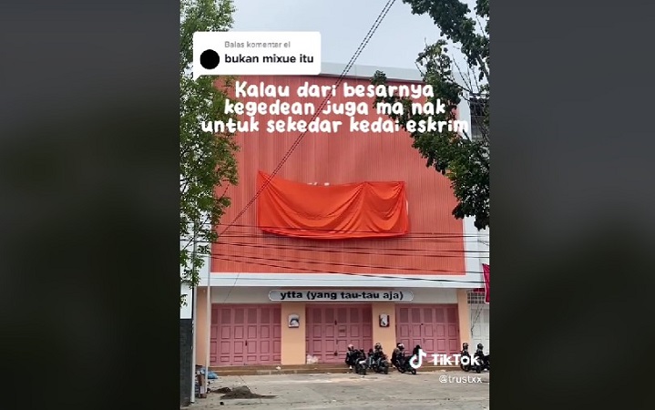 Toko Deluna di Jalan Veteran Padang. (Foto: TikTok @trustxx)