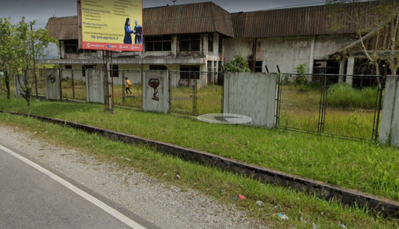 Bekas Pabrik Obat Sitinjau Lauik. (Foto: Google Maps)