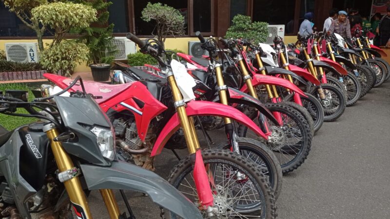 20 sepeda motor dan 1 mobil diamankan oleh Tim Klewang. (Foto: Istimewa)