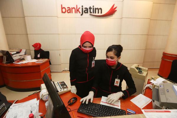 Bank Jatim. (Foto: Ali Masduki)