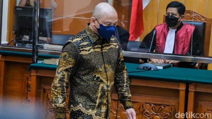 Mantan Kapolda Sumbar Teddy Minahasa saat menjalani sidang kasus narkoba di Pengadilan Negeri Jakarta Barat. (Foto: Detikcom/Andhika Prasetia)