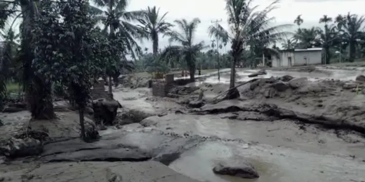 Banjir bandang di Malampah Barat, Kabupaten Pasaman, Rabu 22 Februari 2023. (Foto: Istimewa)