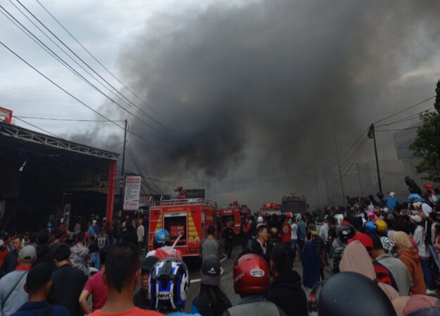 Kebakaran di Kapeh Panji, Banuhampu Kabupaten Agam, Minggu 12 Februari 2023. (Foto: Istimewa)