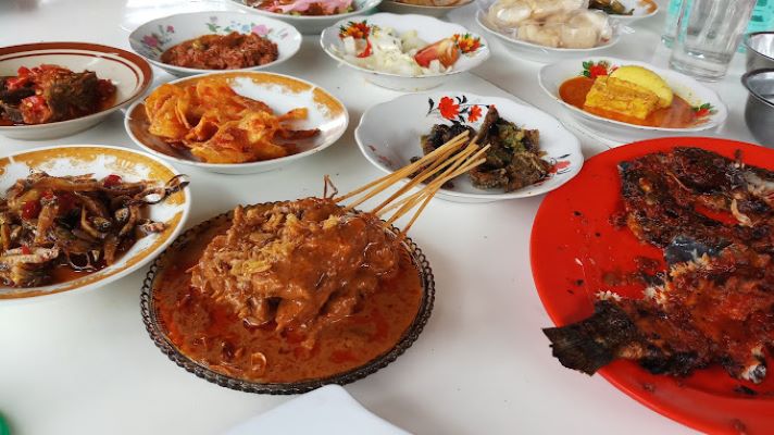 Beragam menu yang disajikan RM Pondok Flora (foto: Google Maps/Zhuo Aitin)