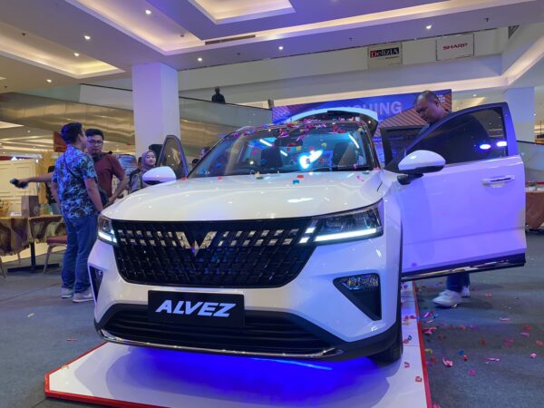 Saat peluncuran Wuling Alvez di salah satu mall di Kota Padang. (Foto: Halonusa.com)