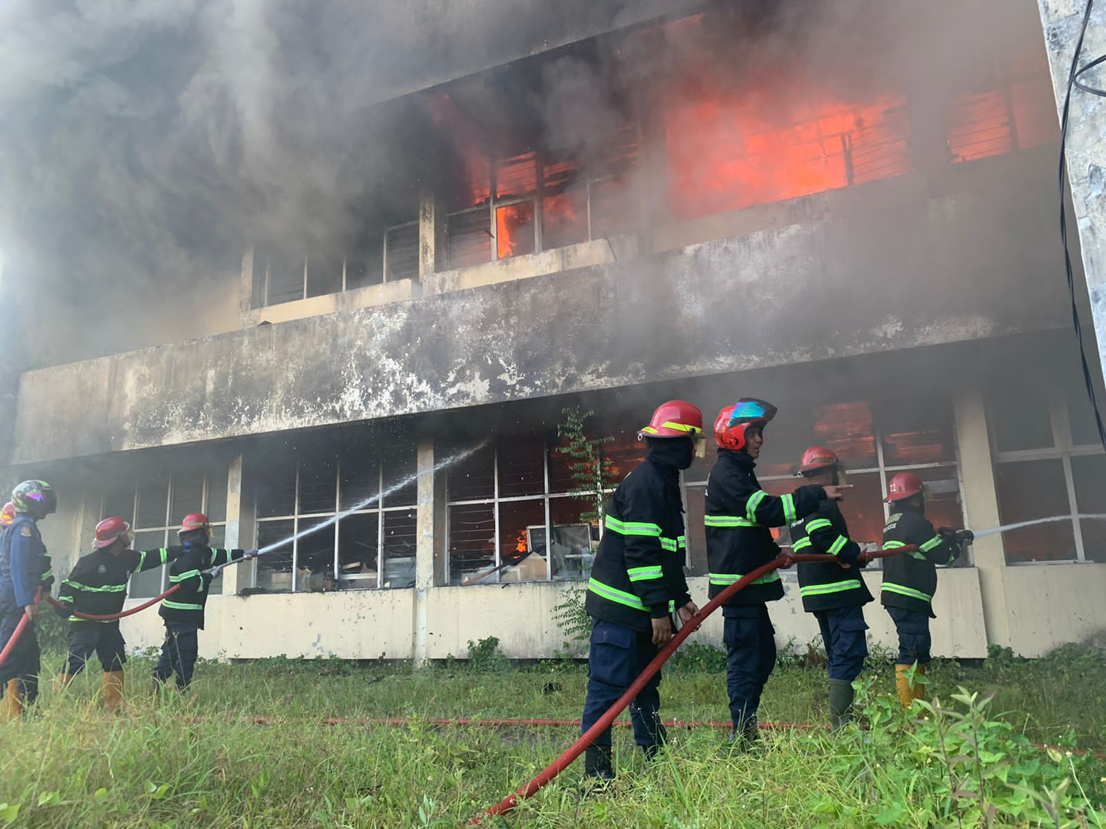 Kebakaran, Bekas Kantor Pajak Sumbar-Jambi di Padang Hangus