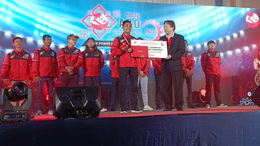 Teknisi Sepeda Motor Honda utusan PT Astra Honda Motor (AHM) berhasil meraih gelar terbaik kedua kategori motor regular pada ajang Honda Asia & Oceania Motorcycle Technician Skill Contest 2023 yang berlangsung di Honda Training Center, Bangkok, Thailand p