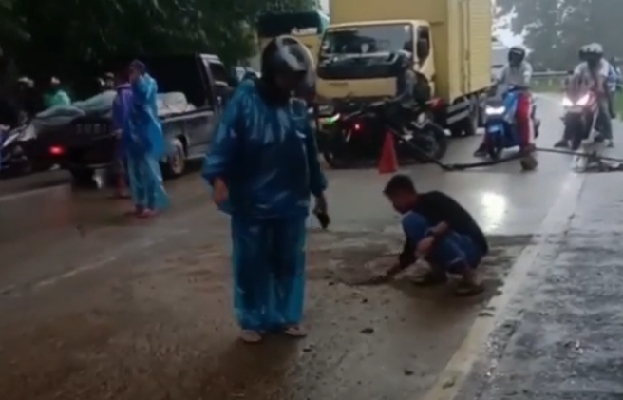 Tumpahan minyak di Sitinjau Lauik. (Foto: Instagram @info_padang24)