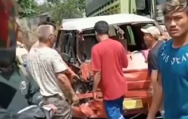 Kecelakaan di Jalan Raya Bukittinggi-Padang Panjang. (Foto: SS Instagram @info_padang24)