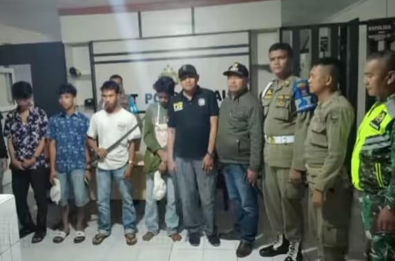 Polisi amankan remaja yang tawuran. (Foto: SS Instagram @info_padang24)