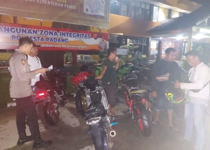 Polsek Lubeg razia motor knalpor brong. (Foto: SS TikTok @akunbarupolseklubeg)