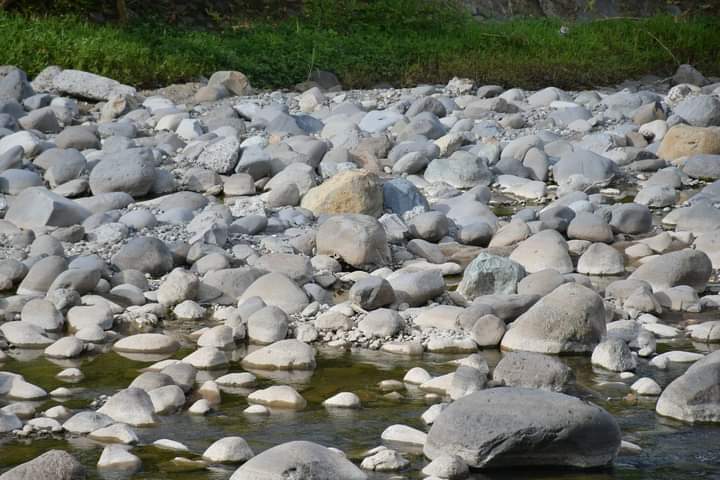 Sungai di Padang mulai dangkal. (Foto: Facebook Diskominfo Kota Padang)