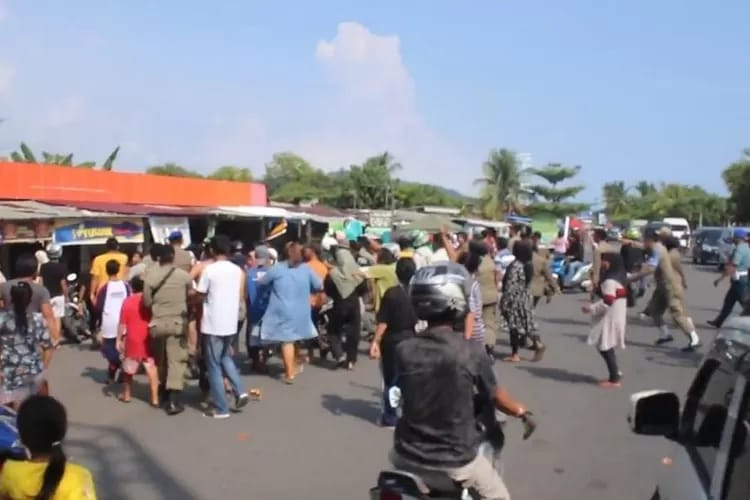 Penertiban PKL di Pantai Padang Ricuh, 5 Personil Satpol PP Cidera akibat Dilempar Batu