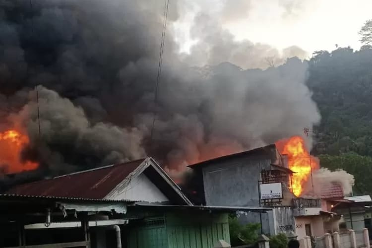 Kebakran di Banuaran Padang. (Foto: istimewa)