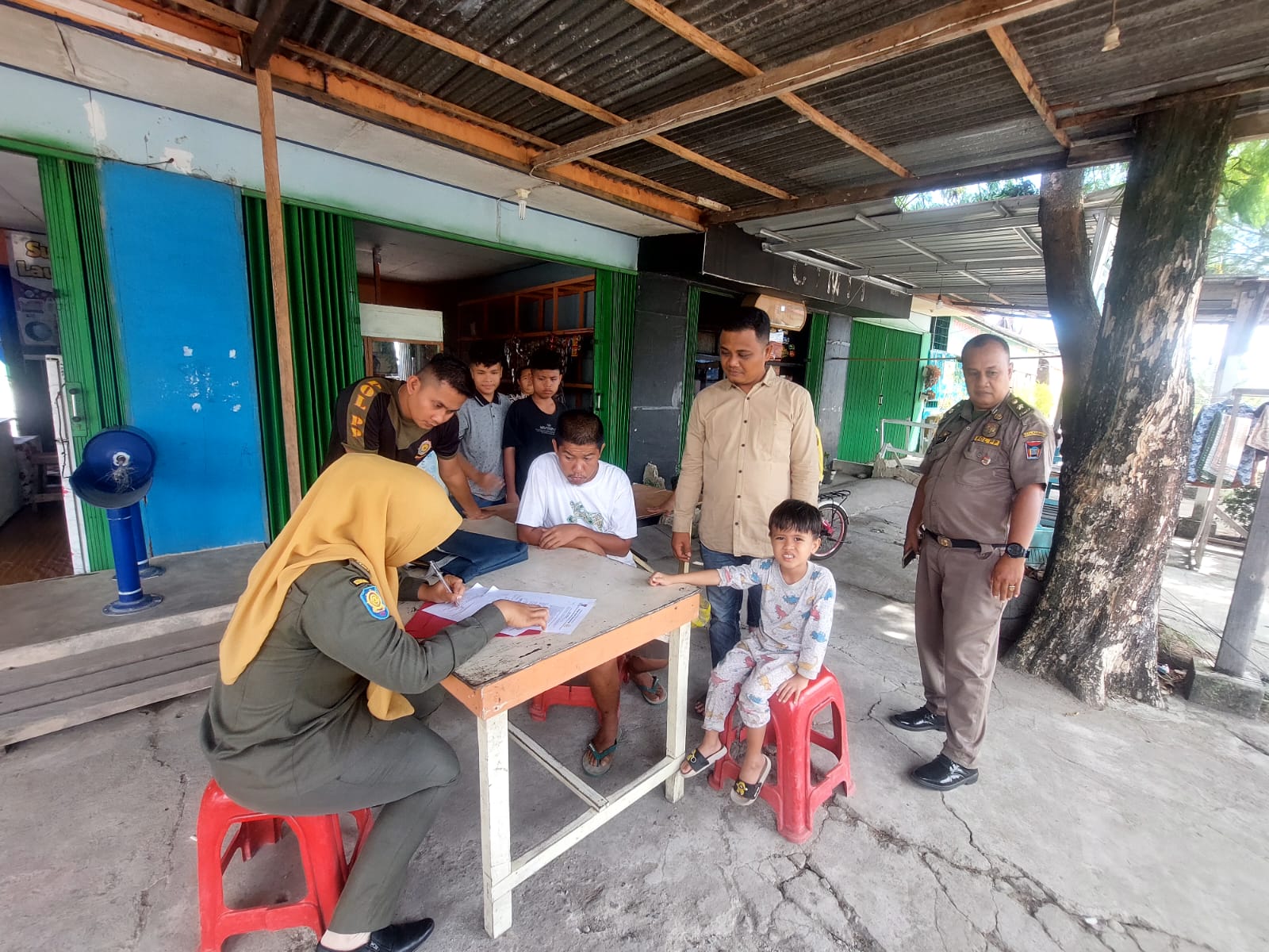 Satpol PP Kota Padang panggil pemilik galon, Senin, 19 Juni 2023. (Foto: istimewa)