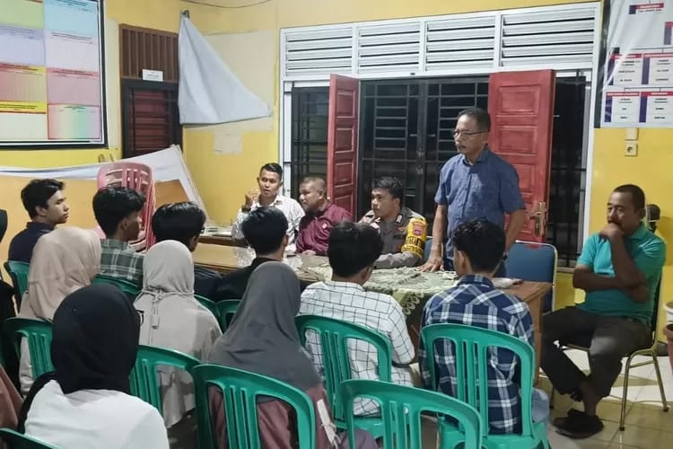 Suasana mediasi mahasiswa UNP bersama warga Bungus Barat. (Foto: istimewa)