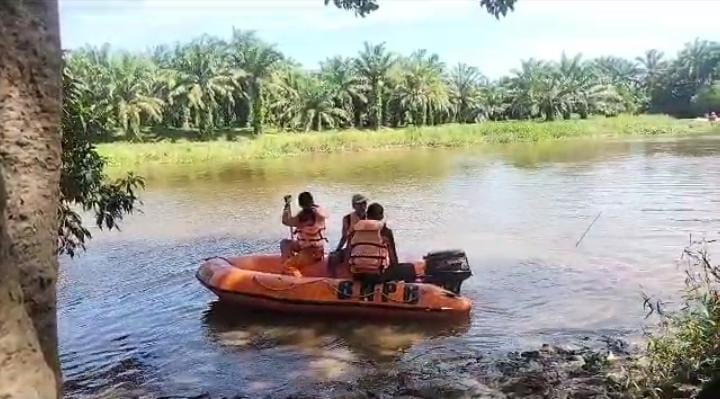 Tim SAR Gabungan melakukan penyisiran korban yang diterkam buaya.