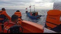 Basarnas evakuasi kapal nelayan yang mati mesin di tengah laut. (Foto: Pemkab Mentawai)