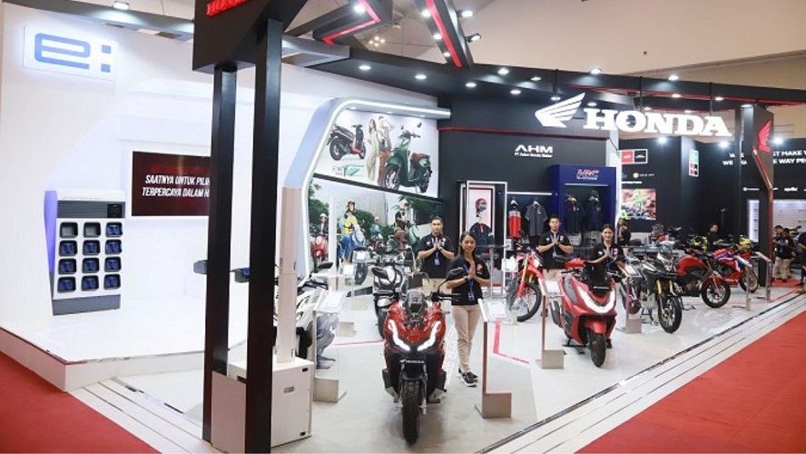 Suasana Booth PT Astra Honda Motor (AHM) di Hall 1 dan hall 10 ICE BSD City pada gelaran Gaikindo Indonesia International Auto Show (GIIAS) 2023 yang berlangsung 10-20 Agustus 2023. (Foto: AHM)