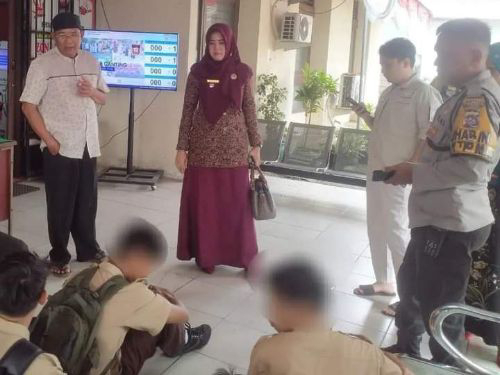 Sejumlah pelajar disikat Satpol PP Kota Padang. (Foto: istimewa)