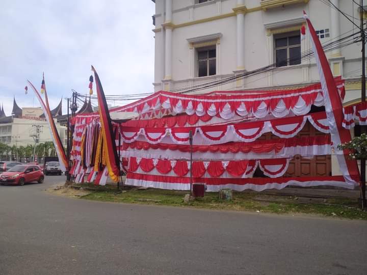 Salah satu titik penjual bendera merah putih di Kota Padang. (Foto: Facebook Tandri Eka Putra)