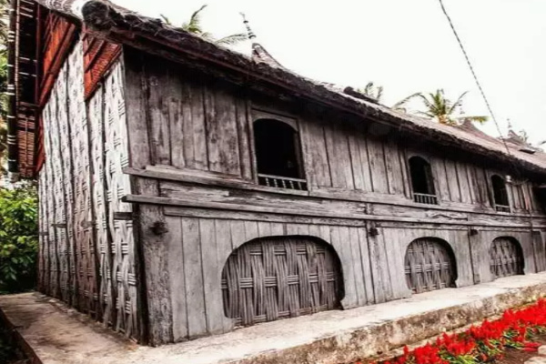 Ilustrasi rumah gadang. (Foto: https://www.instagram.com/p/BL6KhKdl3AO/)