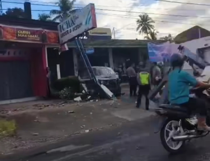 Kecelakaan tunggal di Kampung Kalawi Padang. (Foto: SS Instagram @info_padang24)