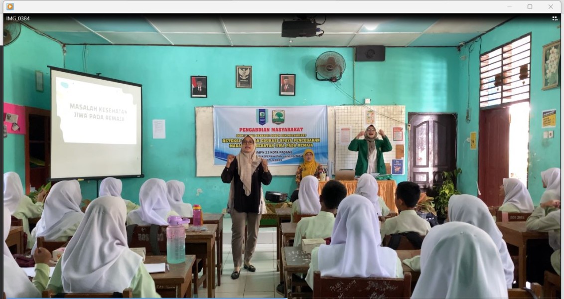 Dosen Fakultas Keperawatan (FKep) Universitas Andalas (Unand) gelar kegiatan Pengabdian Kepada Masyarakat (PKM) di SMPN 23 Kota Padang, Jumat 4 Agustus 2023. (Foto: Istimewa)