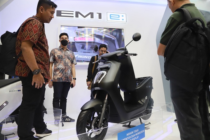 Honda EM1 e:, sebagai motor listrik pertama dari Honda di Indonesia, juga mendapat respon positif dari pengunjung GIIAS. (Foto: Istimewa)