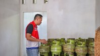 Pangkalan di Pasaman ketahuan menjual LPG di atas HET.