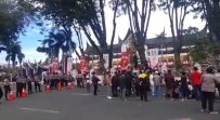 Demo di depan kantor Gubernur Sumbar pada kamis, 3 Juli 2023. 