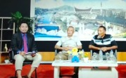 Mantan Wali Nagari Ar Bangis Pasbar, Efif Syahrial saat dialog detak Sumbar. (Foto: SS YouTube Padang TV)